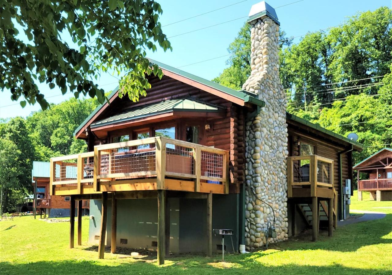 Skinny Dippin'-River Front- Free Tickets-Dog Friendly-Sleeps 6 Pigeon Forge Εξωτερικό φωτογραφία