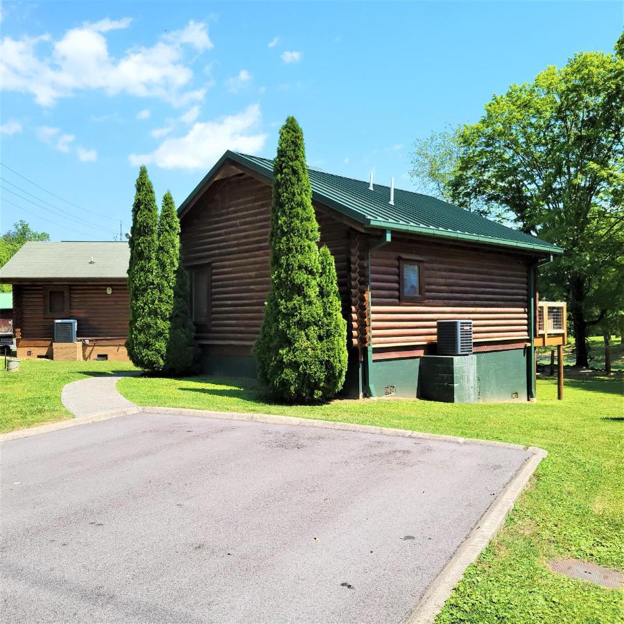 Skinny Dippin'-River Front- Free Tickets-Dog Friendly-Sleeps 6 Pigeon Forge Εξωτερικό φωτογραφία