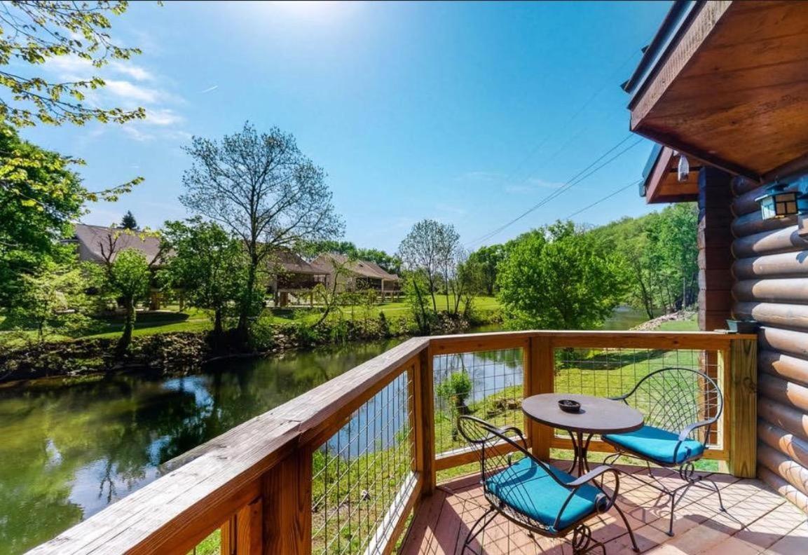 Skinny Dippin'-River Front- Free Tickets-Dog Friendly-Sleeps 6 Pigeon Forge Εξωτερικό φωτογραφία